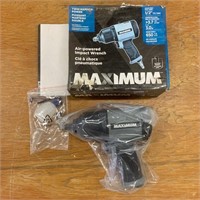 New in Box Maxium 1/2" Drive Air Impact Wrench