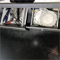 2 drawers of misc kitchen items