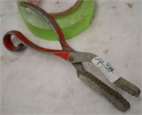 Castrating pliers