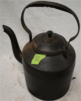 Cast iron kettle T & C Clark  5 quarts