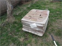 Pallet of 210 Bricks 9 1/2 x 3 x 2 1/2