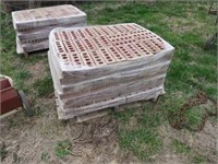 Pallet of 252 Bricks 9 1/2 x 3 x 2 1/2