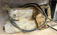Mall tool belt sander