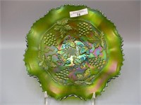 Nwood 8.5" green G & C ruffled bowl w/BW back