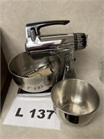 Sunbeam mixmaster12 speed, with attachments