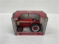 IH 560 Tractor