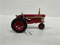 IH 560 Fast Hitch Tractor