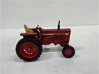 IH 856 Tractor
