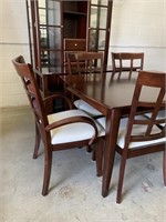 Beautiful Dinning Table and Chair Set
