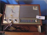 Arvin AM/FM Clock Radio