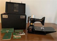 Vintage Singer Featherweight 221-1 Sewing  Machine