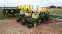 John Deere P7000 Planter, 12 row-30",