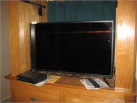 40" Hitachi Flat Screen TV W/ Remote