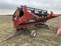 International 820 15-ft Grain Head w/ cart