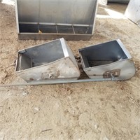 STAINLESS FARROWING CRATE FEEDERS