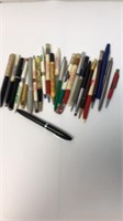 Lot of vintage advertising pens and pencils