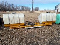 Saddle tanks on frame with hydaulic pump