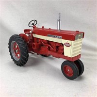 1/8TH Scale Farmall 560 Tractor