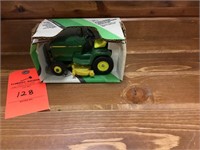 John Deere lawn tractor 1/16 NIB