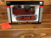 IH T-14 crawler 1/16 NIB