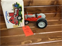 Ford 901 Toy Farmer 1/16 NIB