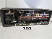NYLINT GMC 18-WHEELER, NEW IN BOX, GOODWRENCH
