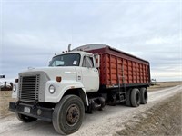 1974 International 2050A Diesel Grain Truck