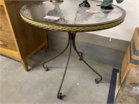 GLASS TOP PATIO ROUND TABLE