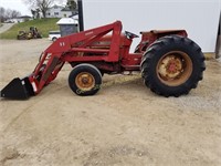 International 574 tractor w/ 2250 Loader
