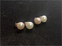 2 sets of pearl earrings