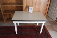 Table/Great for Laundry Room