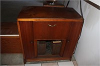 Early Record Cabinet/Turn Table