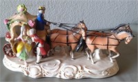911 - COLONIAL CARRIAGE FIGURINE 8X12