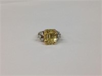 14k yellow gold Ladies Ring w/ modified cut corner