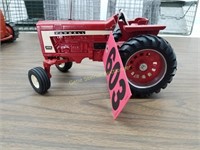 International 806 toy tractor