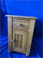 Oak End table, 1 drawer, 1 door
