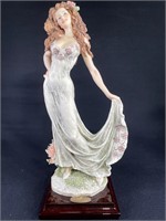 Florence - Ragazza Con Rose Nei Capelli Figurine