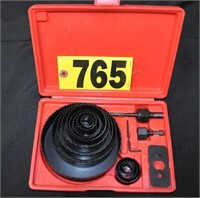 Hole saw kit from 3/4" / 19 mm to 5" / 127 mm