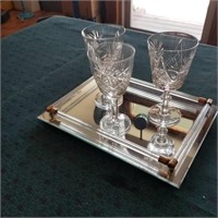 GLASS TRAY WITH 2 CRYSTAL WINE GLASSES
