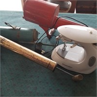 Vintage Lot, Bug Sprayers and Sewing Machine