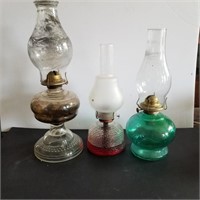 VTG GLASS OIL LAMPS WITH CHIMNEY LOT