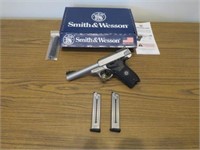 Smith & Wesson SW22 Victory 22LR 2 clips, Box
