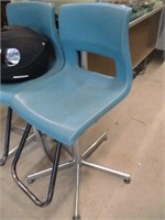 SWIVEL STOOL W/ FOOT REST