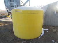 1  1400 Gallon Fertilizer Tank