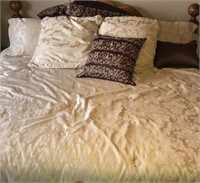 King Comforter Bed Set & 11 Pillows