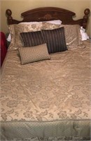 Queen Bed Comforter Set w/ 8 Pillows