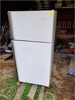 OLD REFRIGERATOR AND STOVE