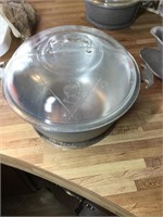 Guardian service pot with lid