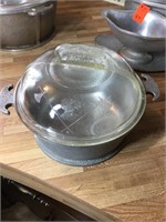 Guardian service pot with lid