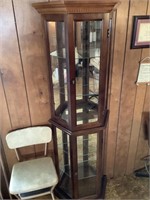 Display cabinet with glass shelves and light, 5ft